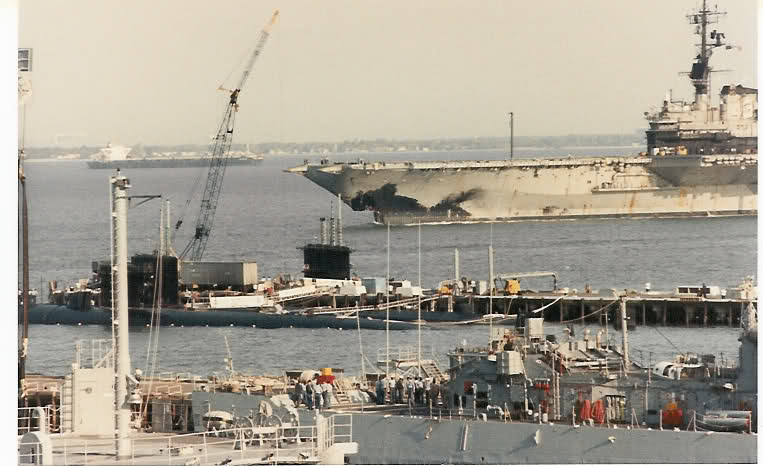 V.Y. Почти столкновение между авианосцем USS Saratoga и крейсером USS Littl...
