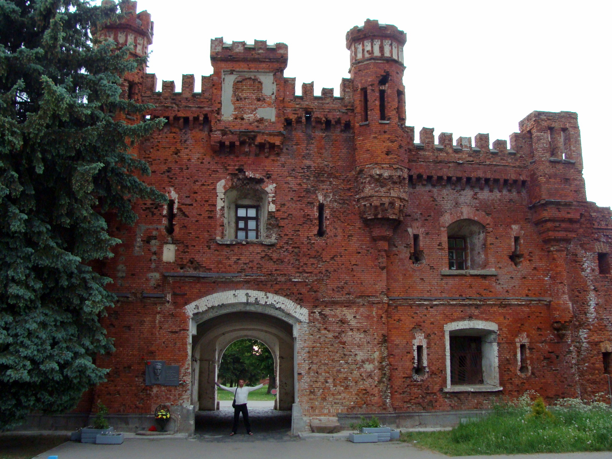 Тереспольские ворота крепости город герой