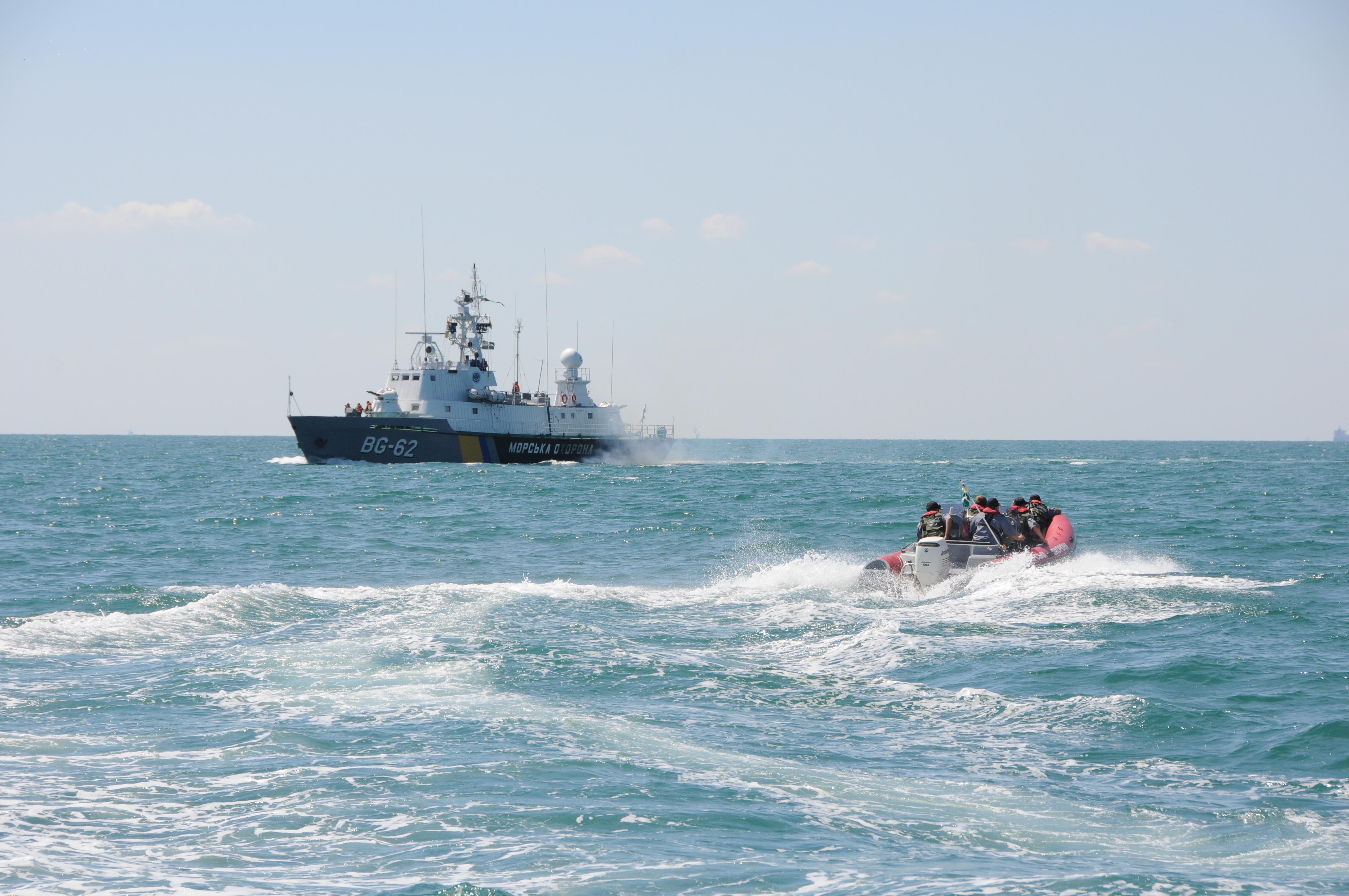 Морской рубеж. Морская охрана. Береговая охрана погоня. Береговая охрана Украины учения. Морская граница фото.